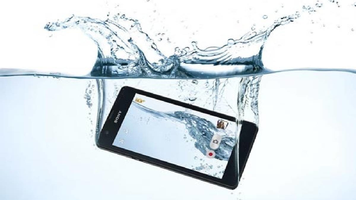 What Happens if the Phone Fell in Water? – 7 Steps