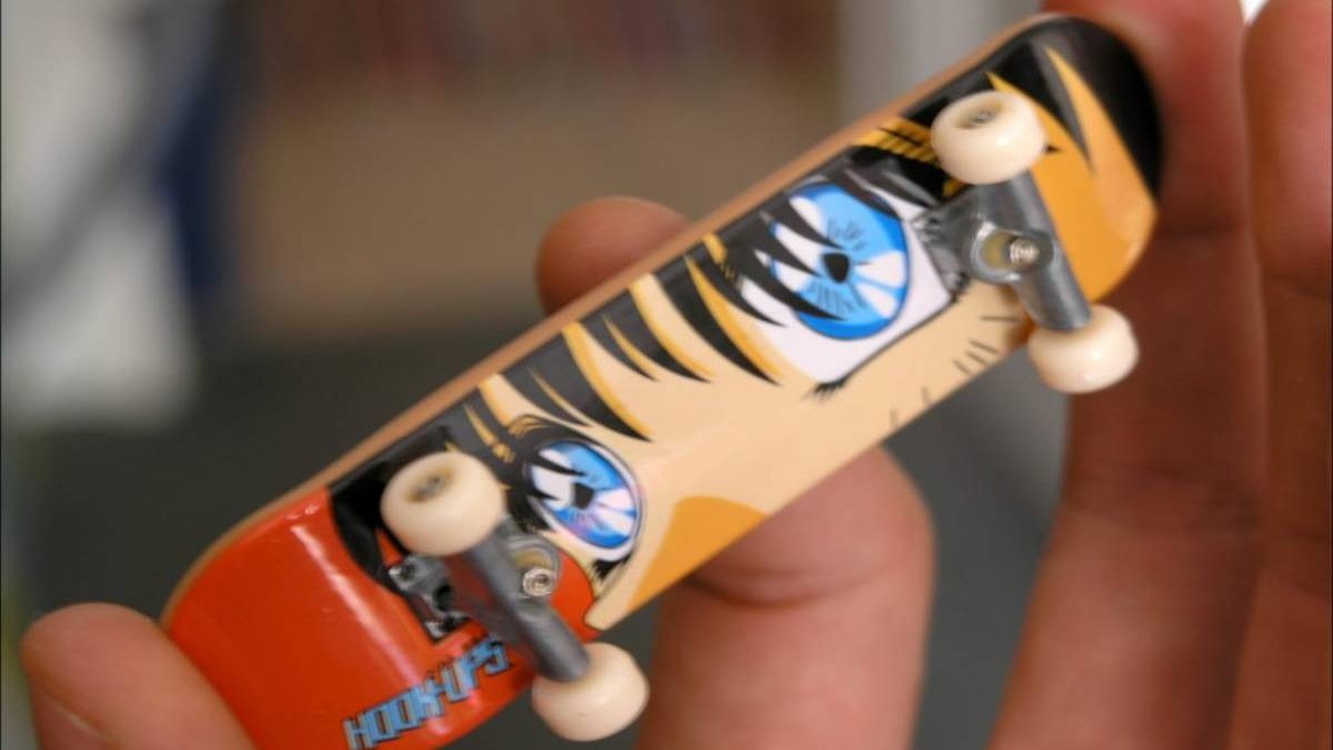 How To Ollie On A Tech Deck and History of Fingerboarding