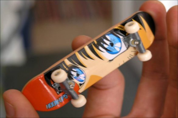 How To Ollie On A Tech Deck and History of Fingerboarding