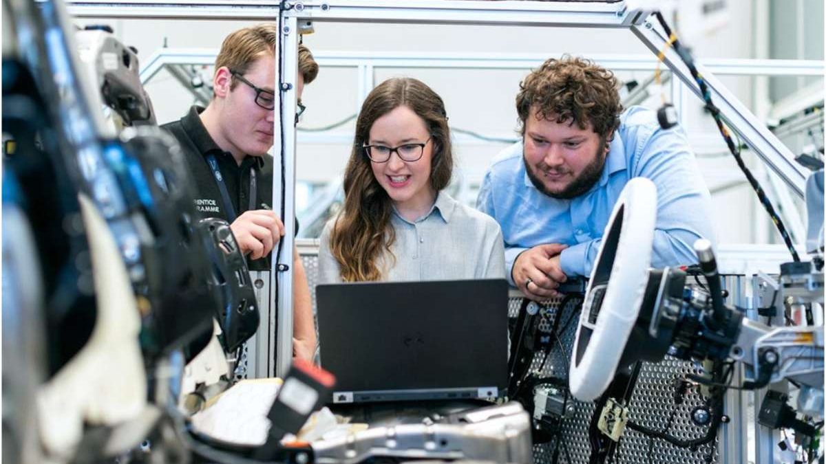 How Leading Industries are Adapting to Modern Technology?